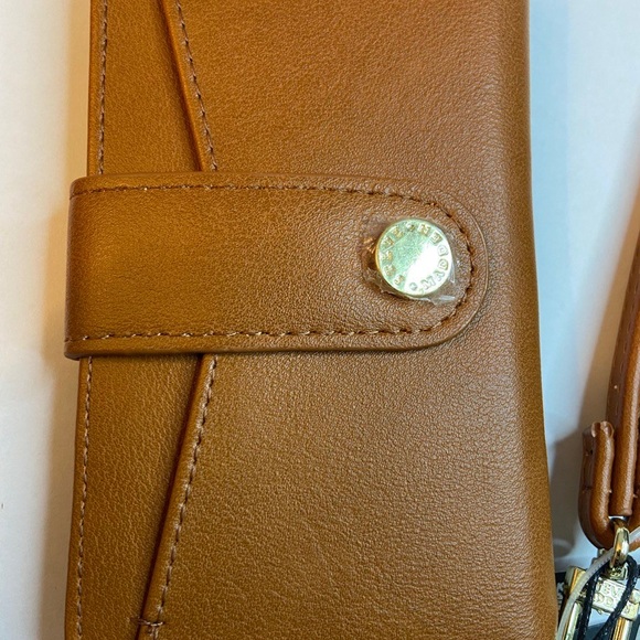 Brand new Steve Madden Caramel Wristlet Card Wallet with extra card holder - Picture 4 of 8